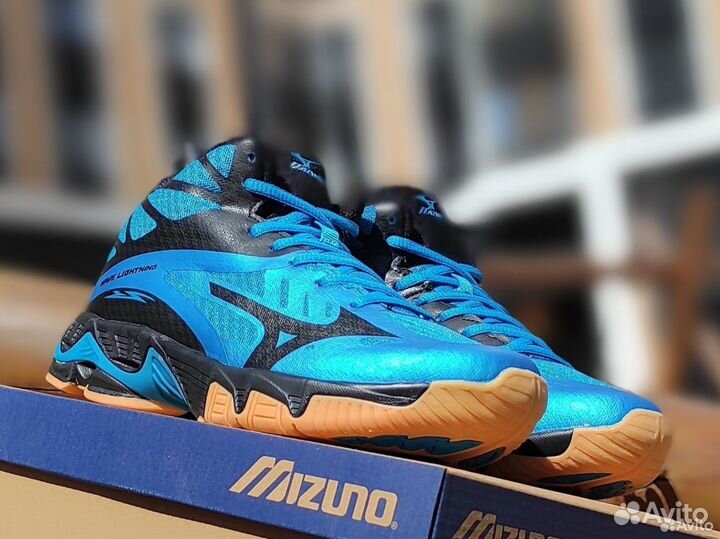 Кроссовки Mizuno Wave Lightning