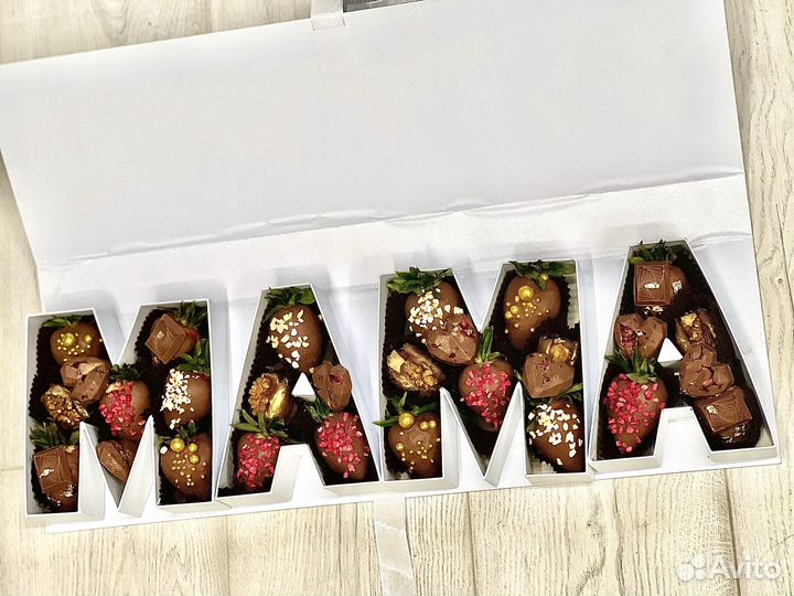 Клубника банан финики в шоколаде