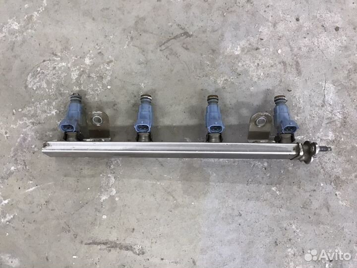 Топливная рампа Hyundai Solaris. Kia Rio 3