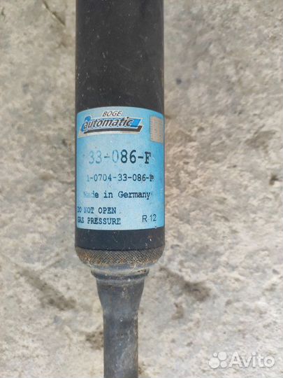 Стойка подвески передняя Volkswagen Passat Variant