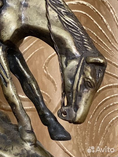 Бронзовая статуэтка. США