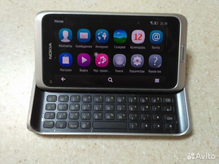 Продам смартфон Nokia E7, бу