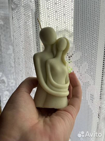 Свеча Объятия - ручной работы