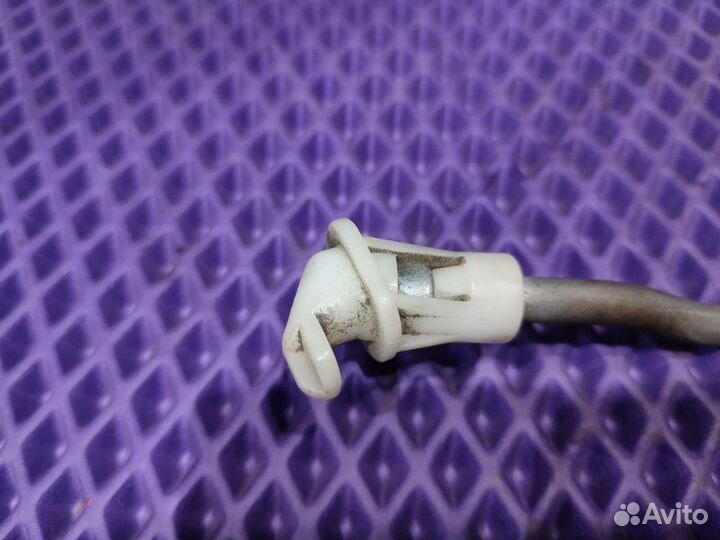 Упор капота передний Mitsubishi Outlander