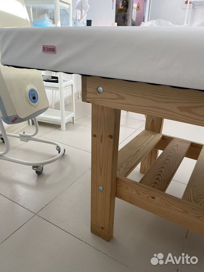 Массажная кушетка