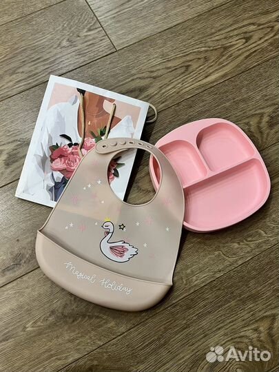 Тарелка детская и нагрудник