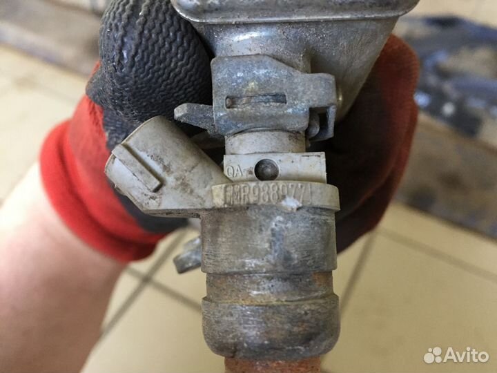 Форсунка топливная рампа Mitsubishi Colt Z30 1.3