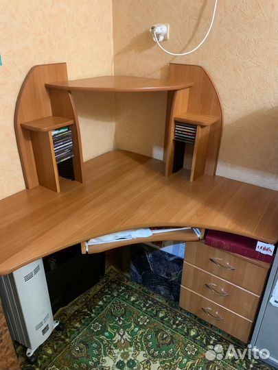 Компьютерный стол