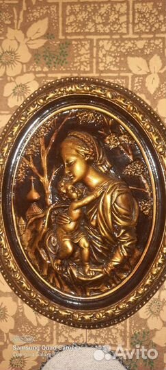 Панно Мадонна с младенцем 