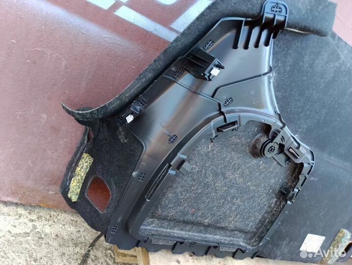 Обшивка багажника правая Audi A3 8V 1.8 cjsb 2014