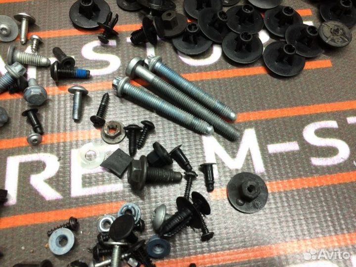 Болты и гайки салона Mercedes-Benz S-Class W221
