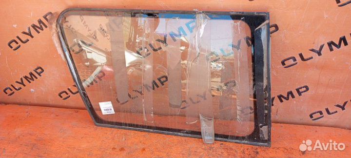 Стекло собачника левое Mitsubishi Pajero V46 4M40