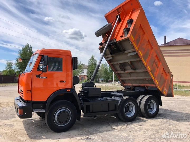 Водитель самосвала