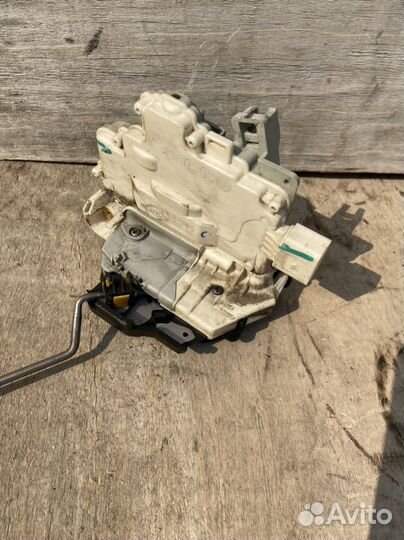 Замок передней левой двери Audi A3 8P