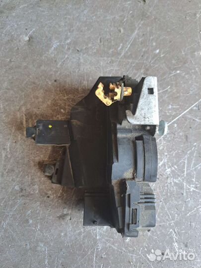 Замок двери задний на Cadillac bls