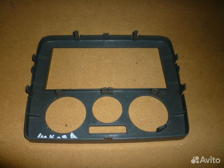 Рамка магнитолы в торпедо Skoda Octavia 1.6 aee