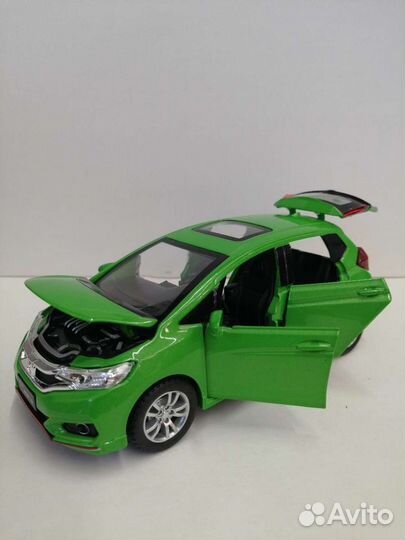 Модель машины Honda Fit RS масштаб 1:32