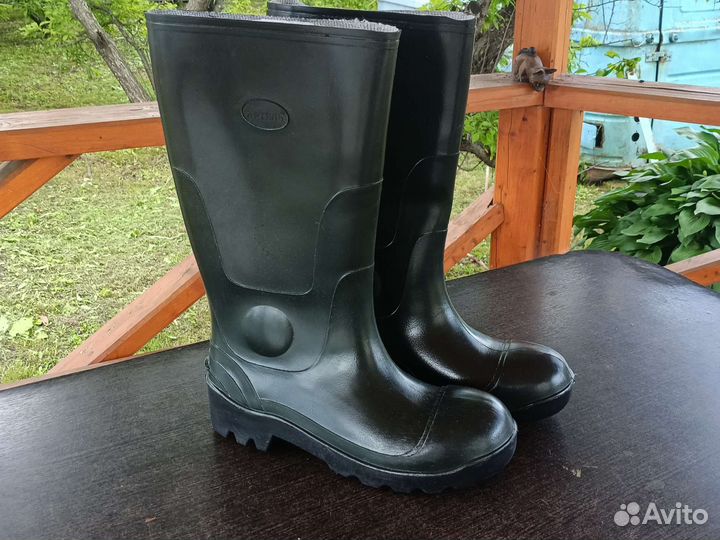 Сапоги резиновые мужские абсолютно новые