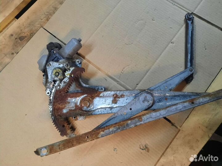 Стеклоподьемник передний левый highlander U50