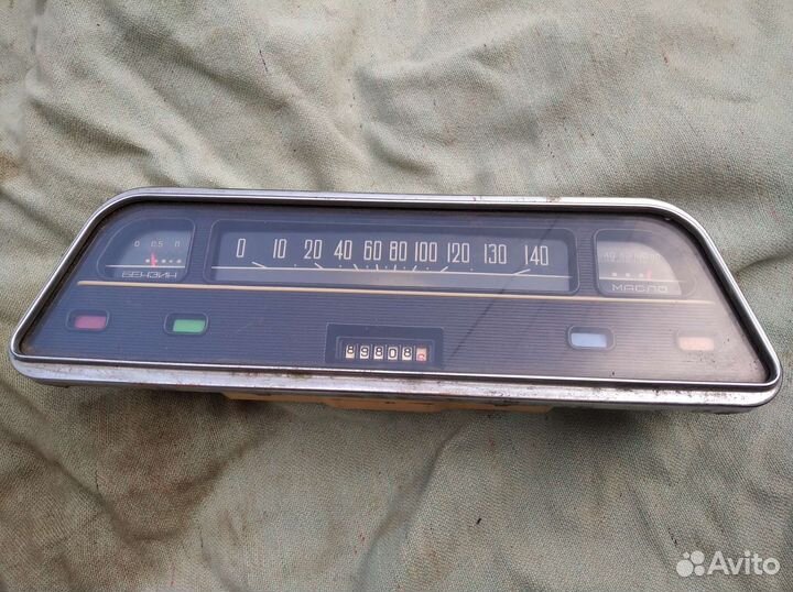 Остатки ретро автозапчастей