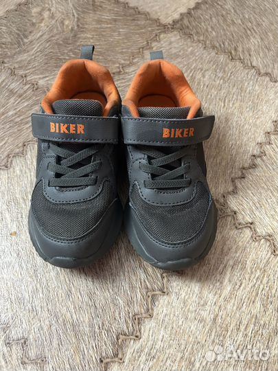 Кроссовки 28