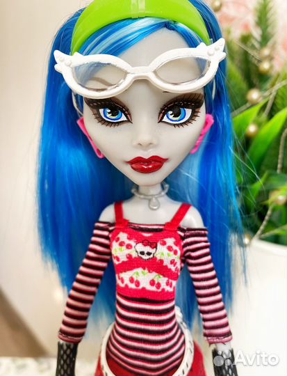 Монстер хай Гулия Йелпс базовая 2015 Monster High