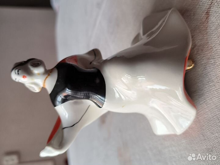 Статуэтка фарфоровая Танцовщица