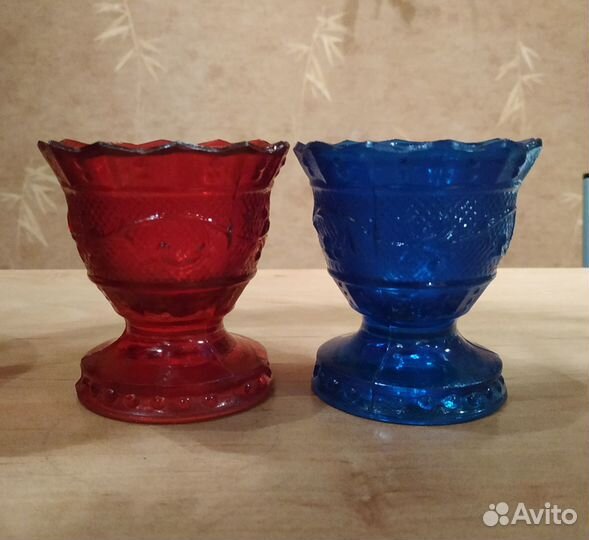 Старинные подсвечники или лампады на ножках