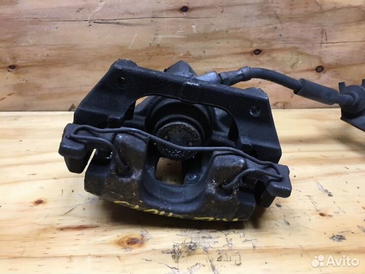 Суппорт лев. зад. mazda axela