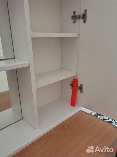 Шкафчик для ванной навесной с зеркалом