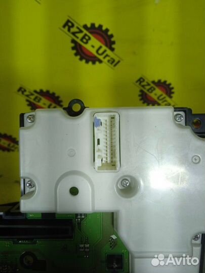 Блок управления климатической установкой Nissan