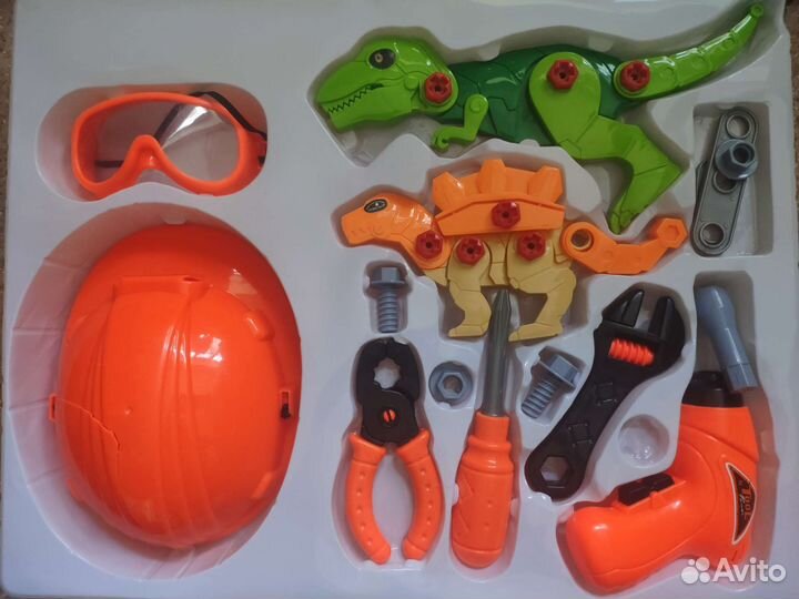 Набор инструментов и разборных динозавров