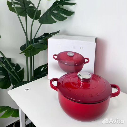Кастрюля чугунная Smeg 24см