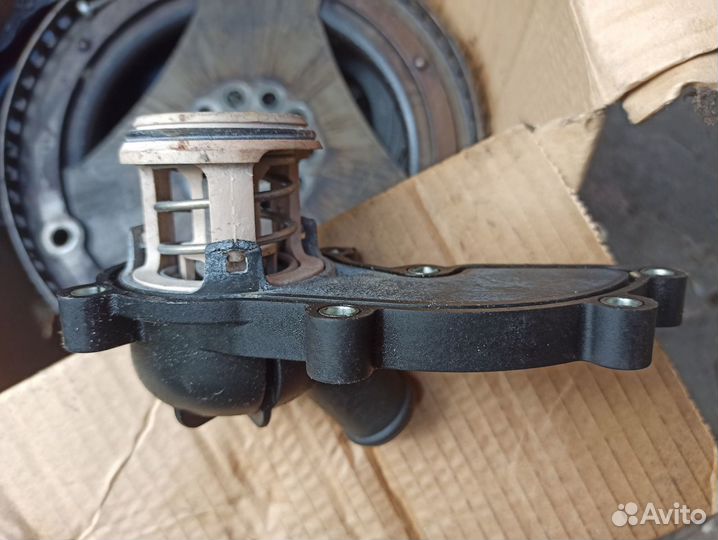 Термостат Audi 06E121111