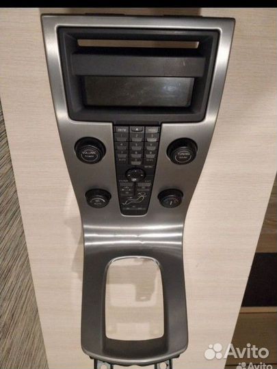 Пapящaя пaнель Vоlvо S40 II (дорестайл)