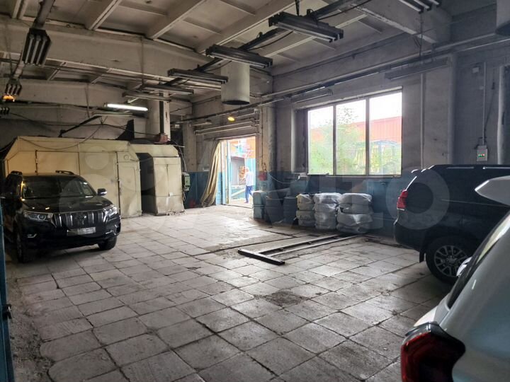 Машиноместо, > 30 м²