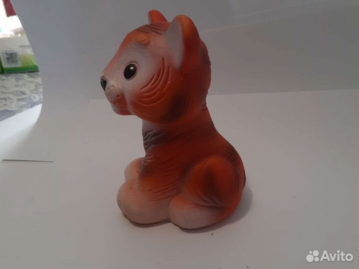 Тигр тигрёнок СССР игрушка резиновая