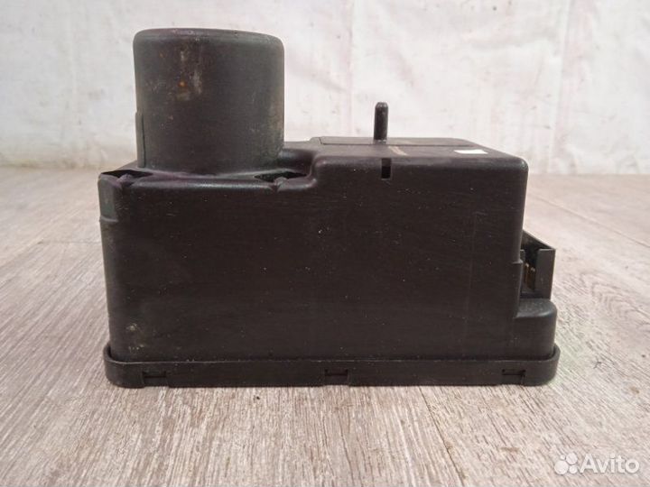 Компрессор центрального замка Volkswagen Passat B3