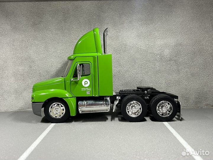 Коллекционная модель Freightliner 1:32 NewRay