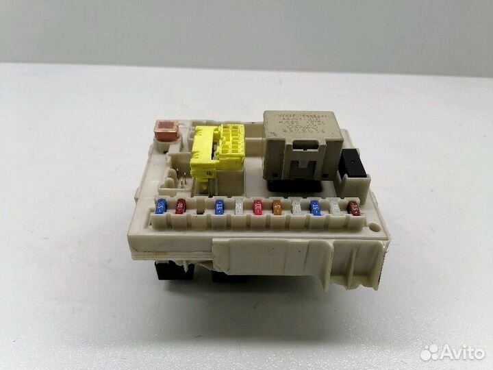 Блок предохранителей Toyota Alphard H10 2.4 2005