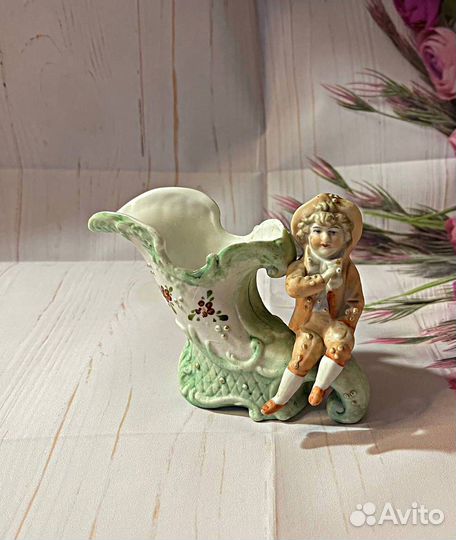 Фарфоровая статуэтка: Рог изобилия