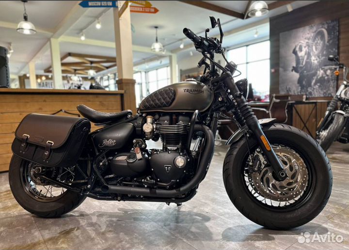 Triumph Bonneville bobber black 2019