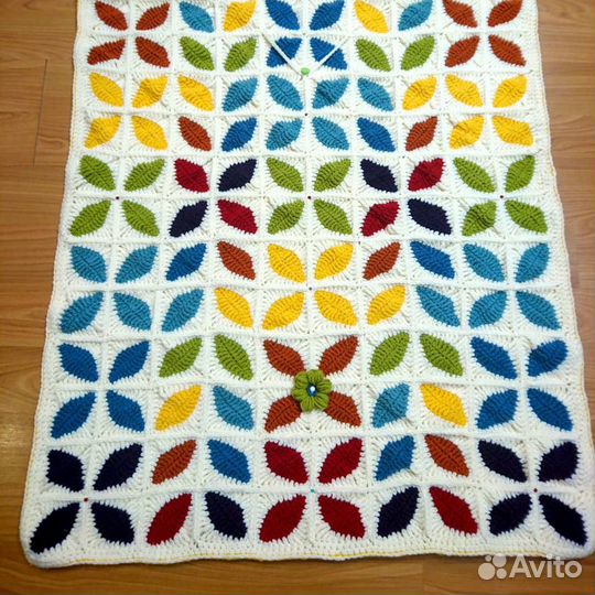 Вязаный детский плед ручной работы