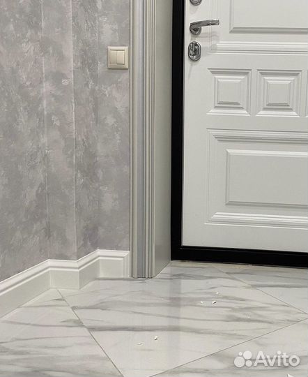 Монтаж напольного плинтуса