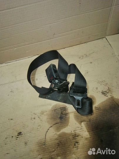 Ремень безопасности зад центр Форд Фокус 2