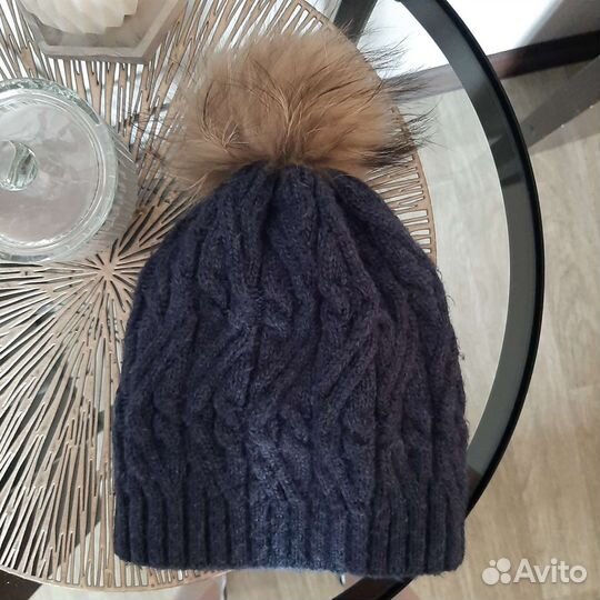 Зимняя шапка с помпоном