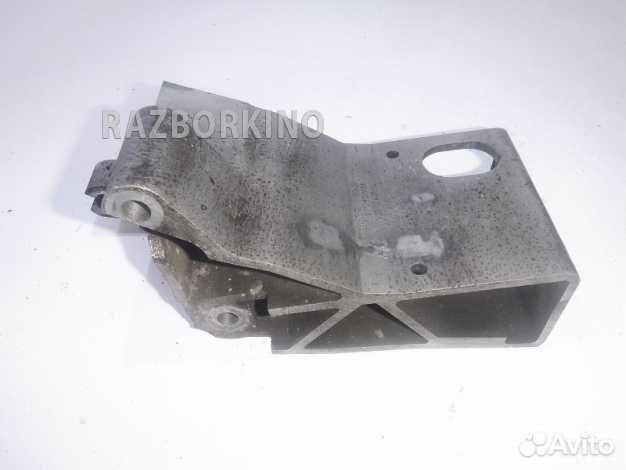 Кронштейн двигателя