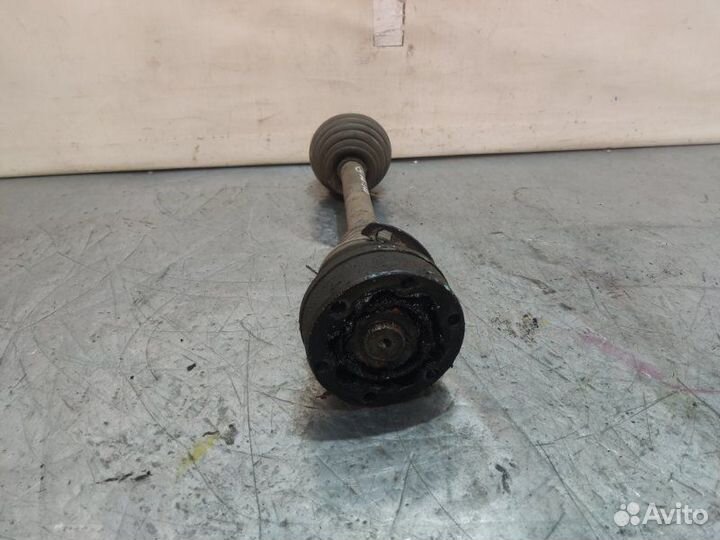 Привод, полуось левый Volkswagen Passat B6 BSE