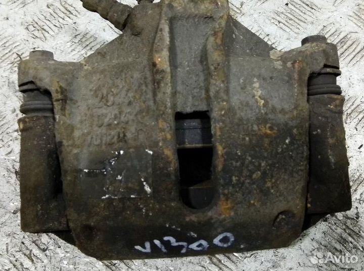 Суппорт передний правый Peugeot 206