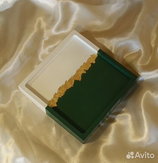 Декоративная подставка из гипса